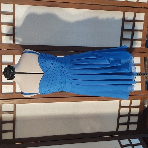David's Bridal Short Crinkle Chiffon Royal Blue Dress with Front Cascade Size 10 - Picture 1 of 10
